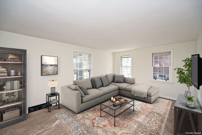 Foto del edificio - 5698 Euclid Rd