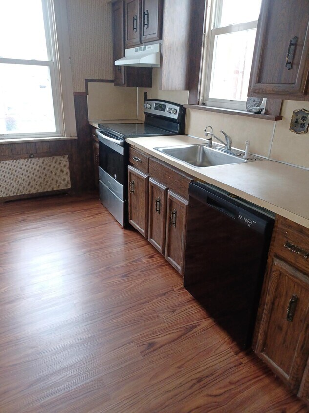 203 E Pine St Unit 4, Grove City, PA 16127 Apartments in Grove City