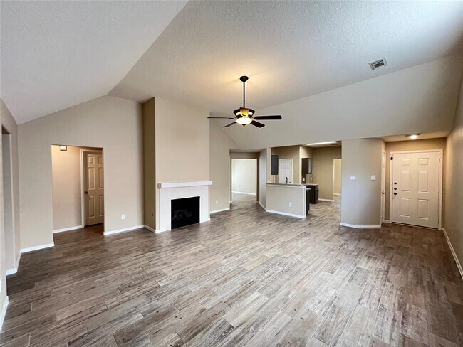 Foto del edificio - 15430 Fir Woods Ln