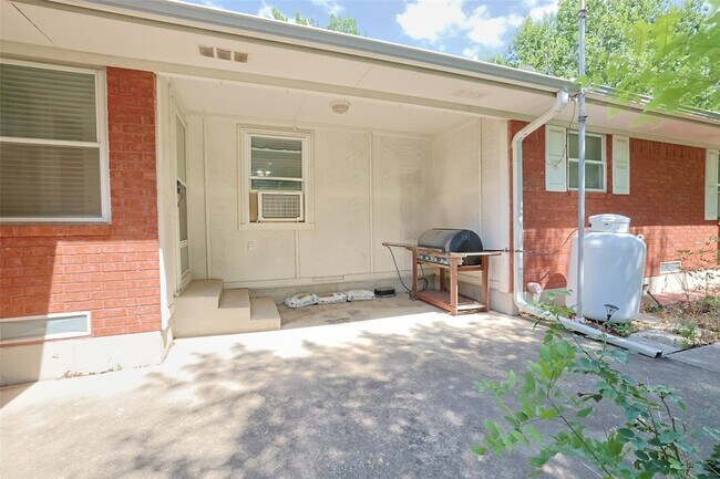 Building Photo - 2550 W Lucas Rd