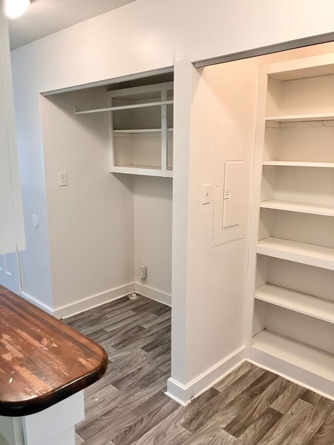 Building Photo - Eagle Lake Shore