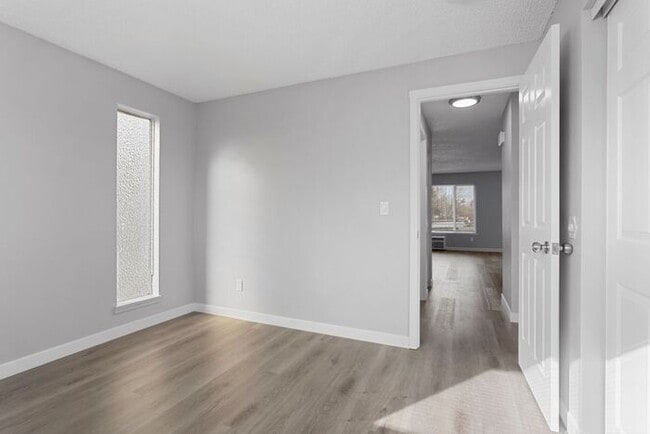 Building Photo - Pine Tree Lane Apartments – Comfortable Li...