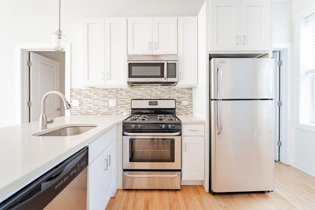 Foto del edificio - 3 bedroom in Chicago IL 60614