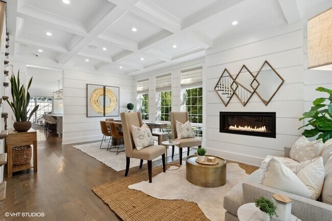 Foto del edificio - 2057 N Oakley Ave