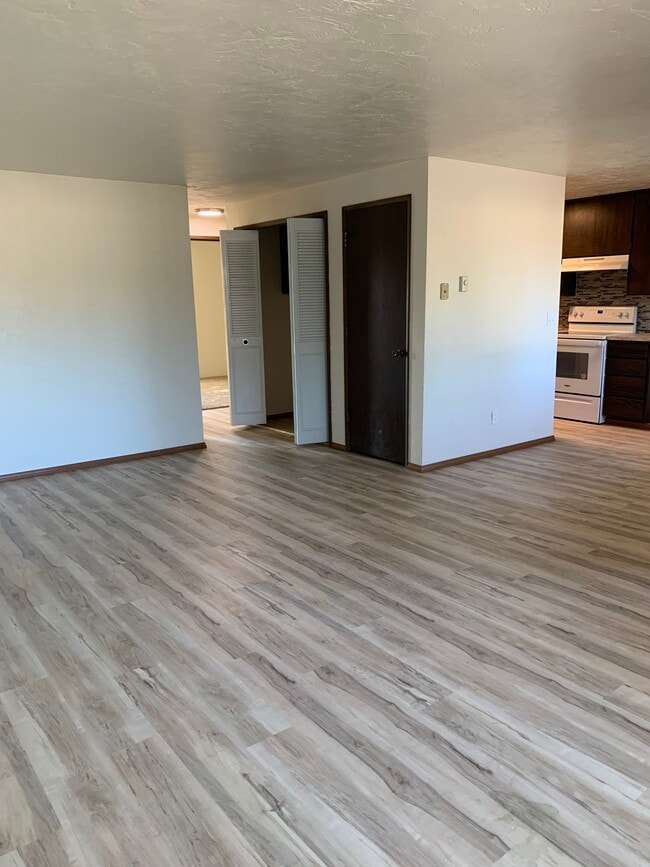 Building Photo - 890 Morton Pl