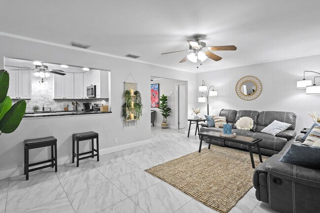 Foto del edificio - 4416 Fuschia Cir S