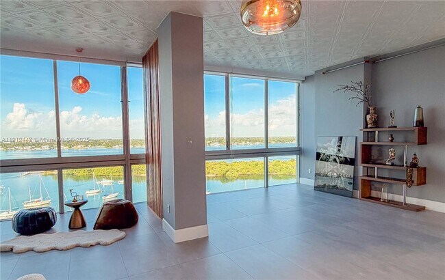 Foto del edificio - 7934 West Dr