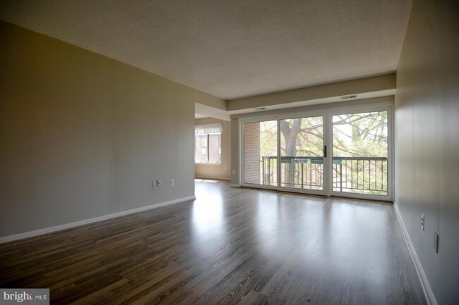 Foto del edificio - 9735 Kings Crown Ct
