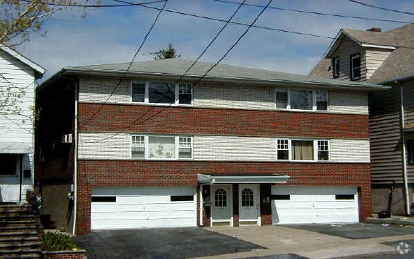 Primary Photo - 451-453 Cliff St