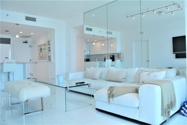 Building Photo - 2 br, 2 bath Condo - 6799 Collins Ave Apt 704