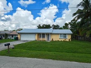Building Photo - 253 SE Verada Ave