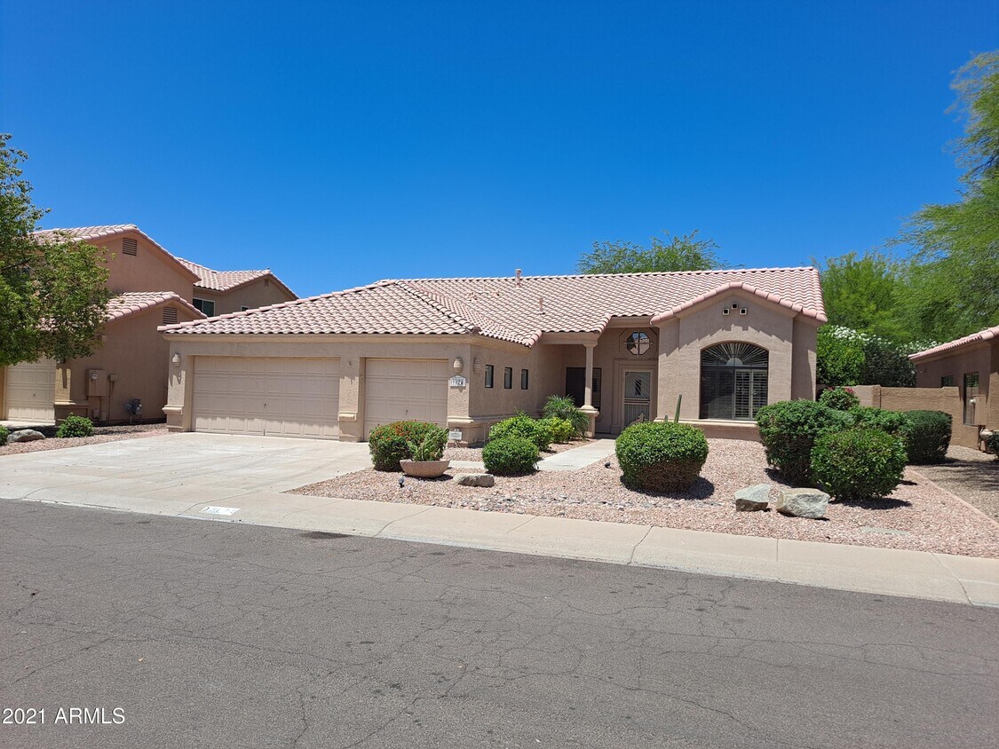 Foto principal - 9074 E Caribbean Ln