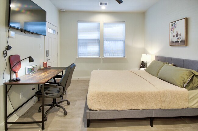 Building Photo - 1909 Maury St