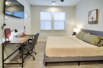 Building Photo - 1909 Maury St