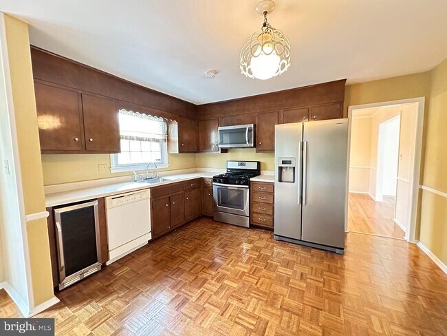 Building Photo - 10833 Sandringham Rd