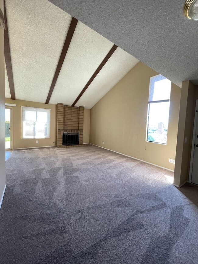 Foto del edificio - Mesa Circle Drive Townhouse with Loft!