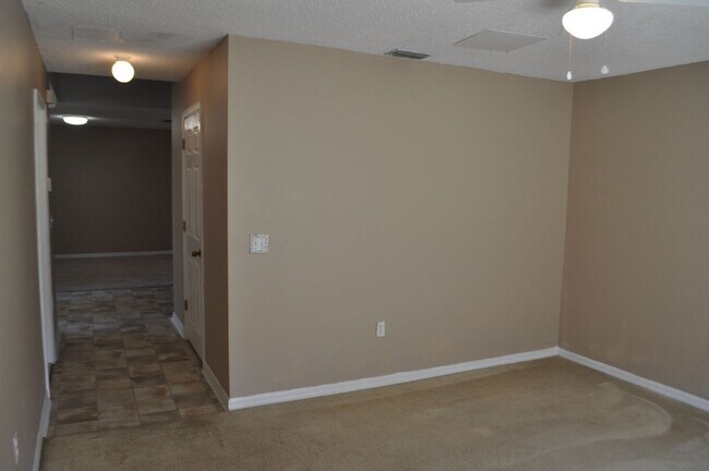 Foto del edificio - Nice 4 Bedroom 2.5 Bath 2 Car Garage Home ...