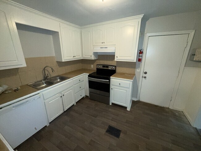 Foto del edificio - 740 Hickory Ridge Dr