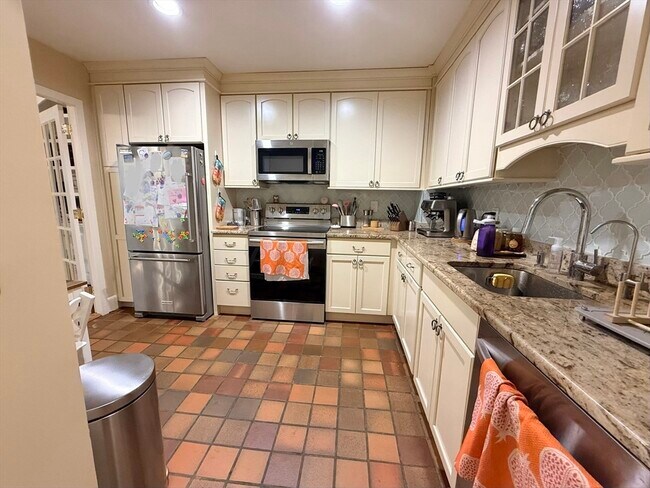 Foto del edificio - 1083 Beacon St