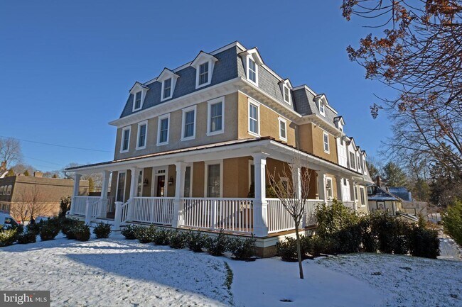 Building Photo - 200 W Wayne Ave