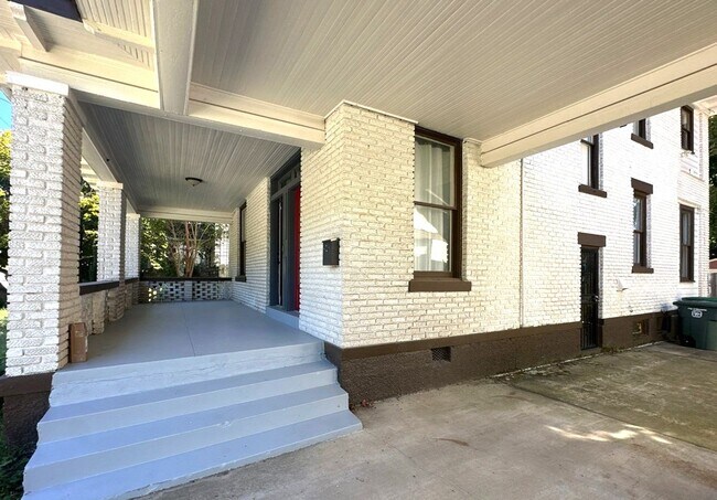 Building Photo - Gorgeous 4 Bedroom Home Now Available!!
