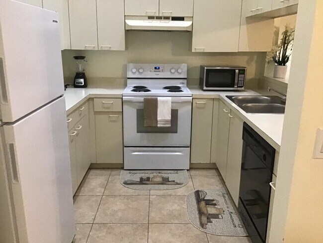 Foto del edificio - 13825 Yarmouth Dr