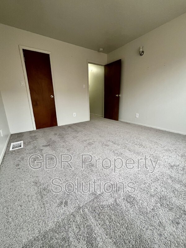 Building Photo - 1928 Buena Vista Dr SE