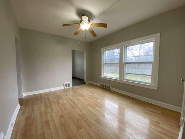 Foto del edificio - 7918 Force Ave