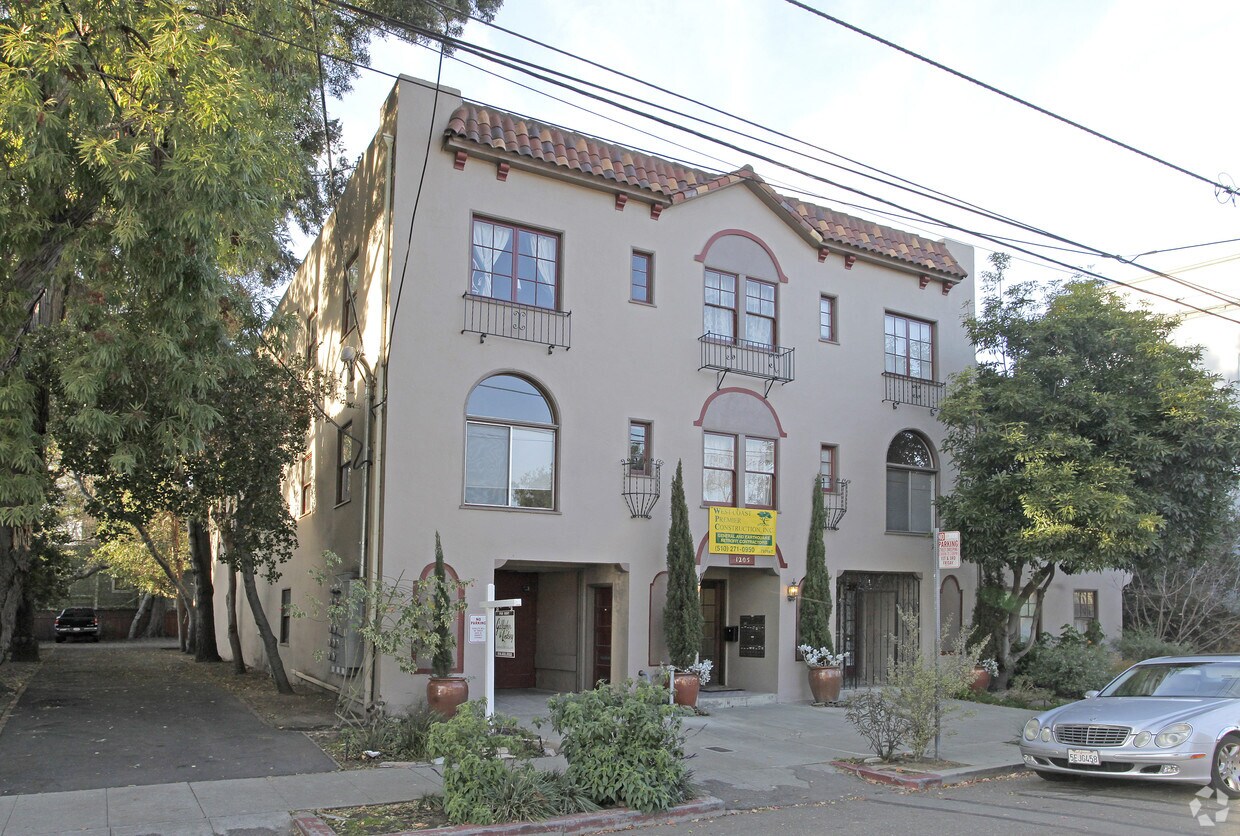 Primary Photo - 1205 Benton St
