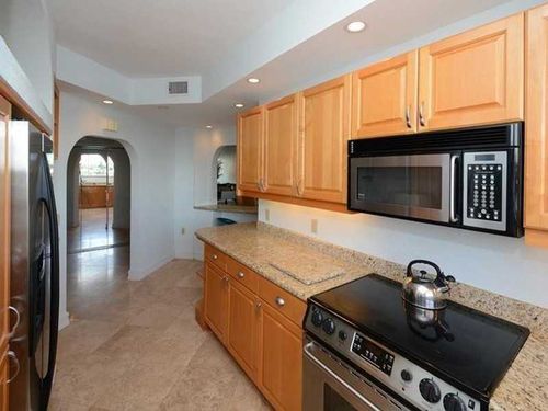 Building Photo - 333 Sunset Dr
