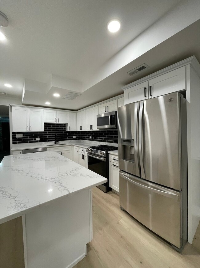 Building Photo - 1829 S Kedzie Ave