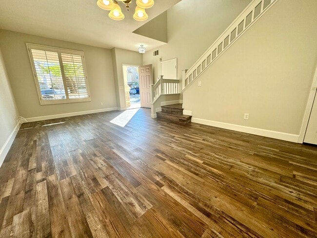 Foto del edificio - Beautiful 4 bedroom home plus office/den in the heart of Aliso Viejo