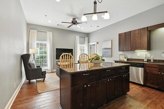 Building Photo - 492 N Thomas St