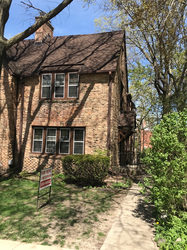 Building Photo - 2226 Kendall Avenue