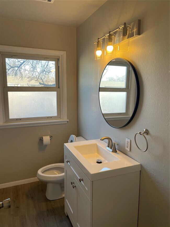 Foto del edificio - 228 W 9th St