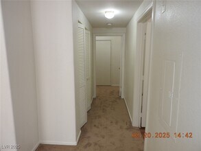 Building Photo - 3400 Cabana Dr
