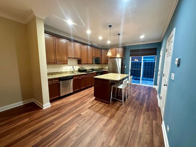 Foto del edificio - 2 Bed 2.5 Bath In Oak Park Available!