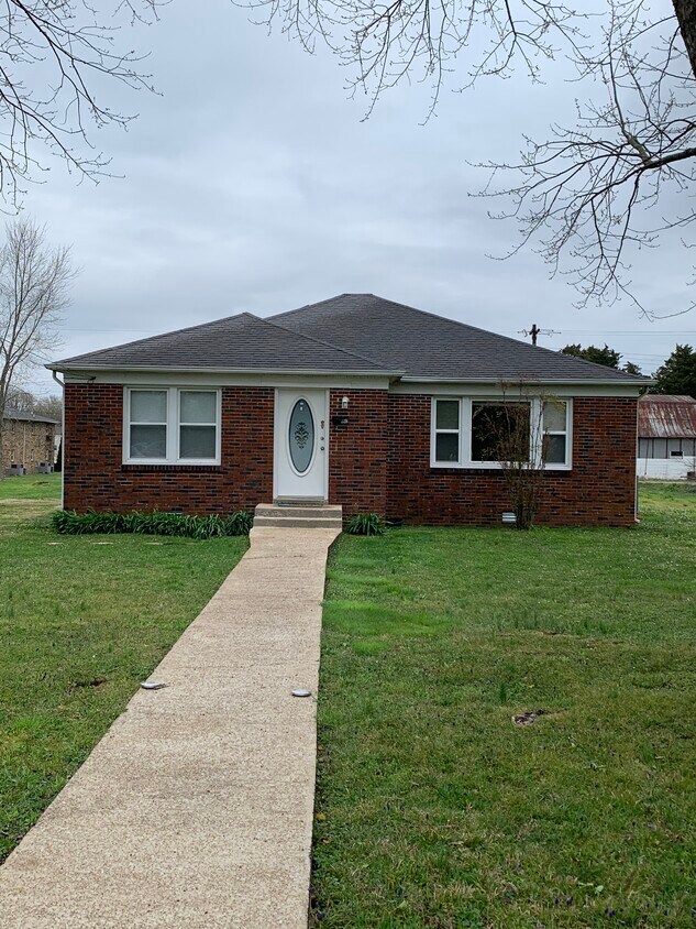 Building Photo - 228 Debus St