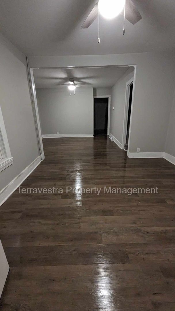 Building Photo - Spacious 3 Bed with bonus finished attic i...