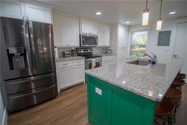 Foto del edificio - 1760 Pine Woods Rd