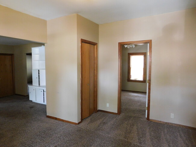 Foto del edificio - Huge 2 bedroom/1 bath close to the Hosptia...