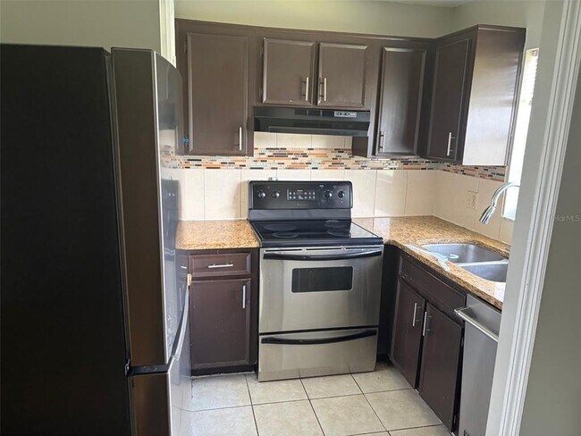 Foto del edificio - 4314 Pershing Pointe Pl