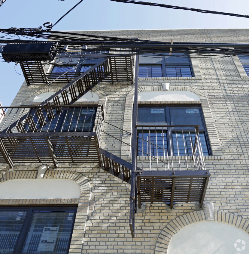 Building Photo - 755 E 224th St