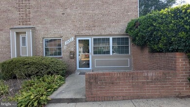 Building Photo - 1950 Kennedy Dr