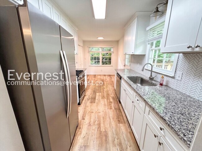 Foto del edificio - 323 N Briar Ridge