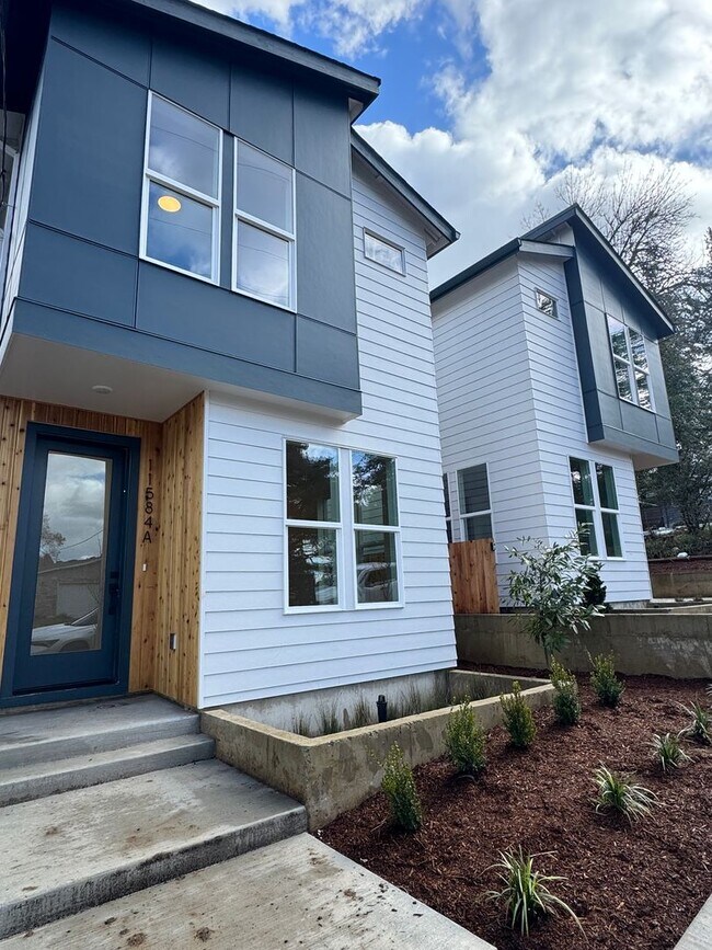 Building Photo - L0652-2