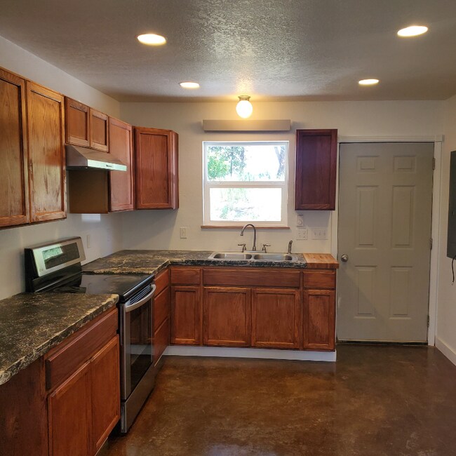 Foto del edificio - 3175 Whitefish Stage Rd