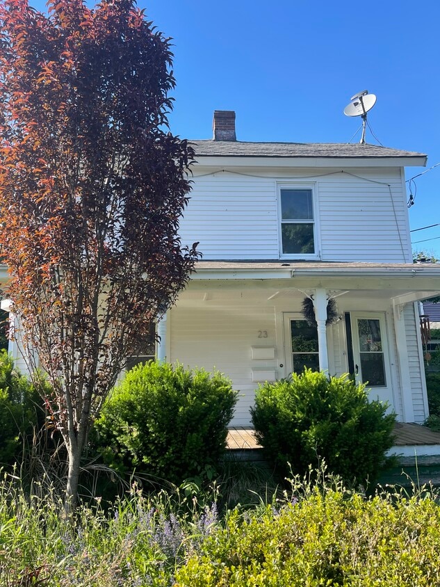 Primary Photo - 23 W Center St