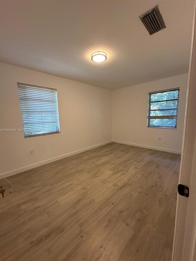 Foto del edificio - 3755 Oak Ave
