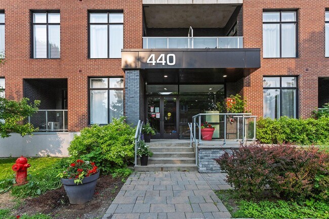 Photo du bâtiment - 440-19e 19e Avenue